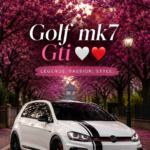 Une golf MK7 GTI rouge, devant un paysage urbain moderne, mettant en valeur son design sportif.