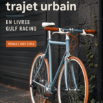 Femme avec un vélo Gulf Racing au design audacieux, prête pour ses trajets quotidiens.