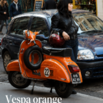 Vespa orange garée à Lyon, un scooter élégant et stylé