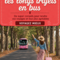 Femme assise confortablement dans un bus avec un livre à la main