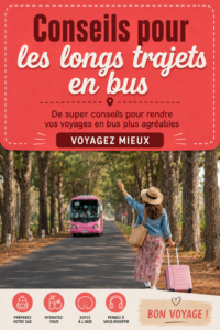 Femme assise confortablement dans un bus avec un livre à la main