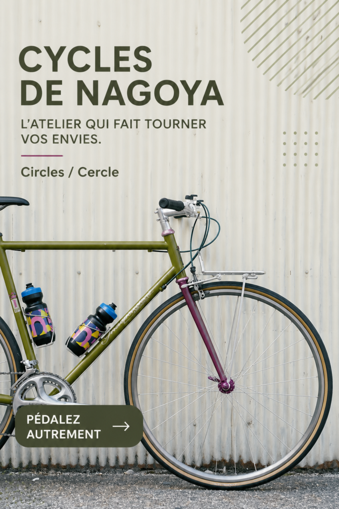 Une représentante de Circles posant avec un vélo à Nagoya, affichant une ambiance chaleureuse et accueillante.