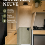 Un Citroën Relay moderne aménagé pour le camping avec une douche Tadelakt.