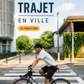 Une femme circulant à vélo dans un environnement urbain moderne, illustrant la mobilité douce.