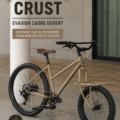 Vélo Crust Bikes exposé dans un cadre naturel inspirant, prêt pour l'aventure.