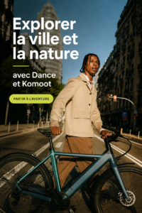 Femme explorant la ville avec un smartphone et l'application Komoot pour découvrir des itinéraires nature.
