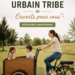 Un élégant vélo cargo garé dans une rue urbaine ensoleillée