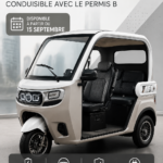 Vue d'un VIVEL TRIKE électrique sur une route ensoleillée.