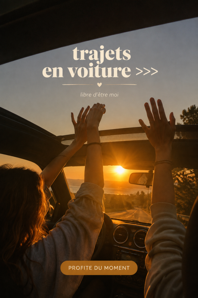 Une femme souriante en train de conduire sa voiture sur une route pittoresque.