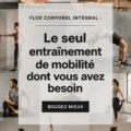Femme pratiquant des exercices de mobilité en pleine nature, mettant en avant le bien-être et la vitalité.
