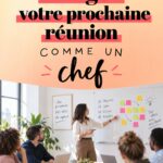 Femme animant une réunion autour d'une table, ambiance conviviale.