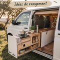 Intérieur bien rangé et organisé d'un petit van