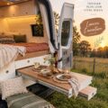 Mercedes Sprinter aménagé en camping-car par Blackbird Camper Co., prêt pour l'aventure