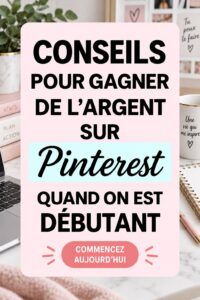 Femme souriante travaillant sur son ordinateur et utilisant Pinterest pour monétiser ses idées créatives